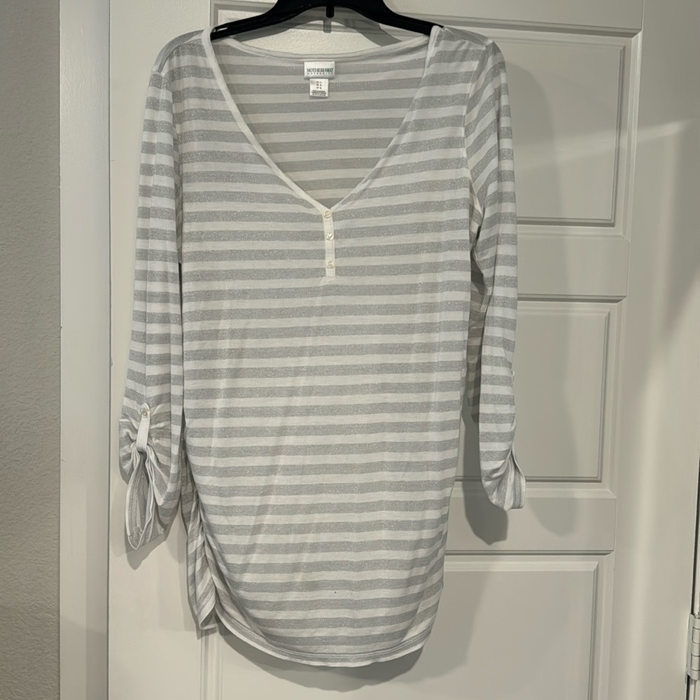 Maternity sweater. B-neck.